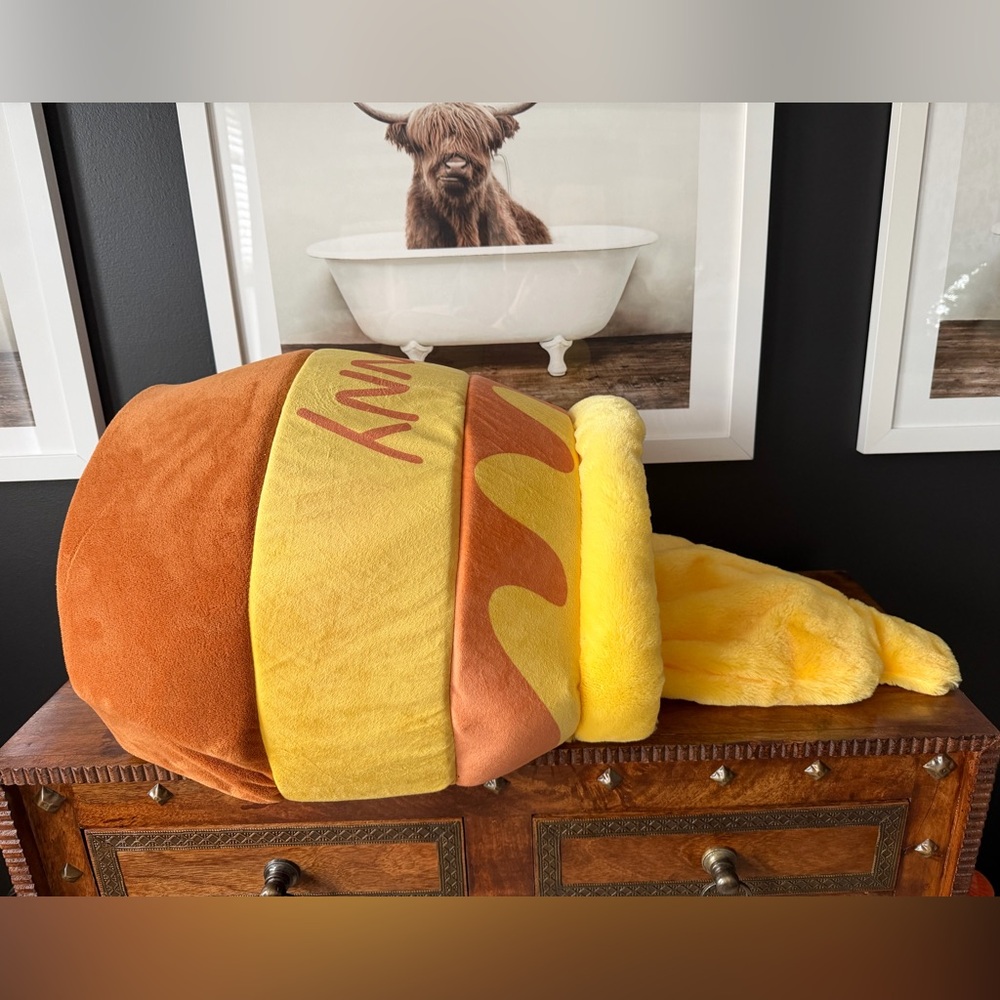 Disney Winnie the Pooh Honey Hunny Pot Cat Pet Bed